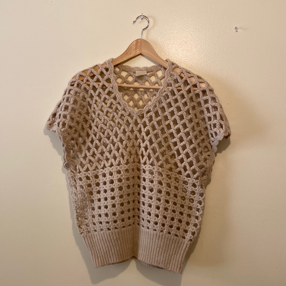 OLIVE DES OLIVE NATURAL SPIRIT CROCHET STYLE SWEATER TOP . Size 2 .
